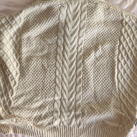 Saks Fifth Avenue cable knit oversized poncho vest  Size S - Picture 8 of 8